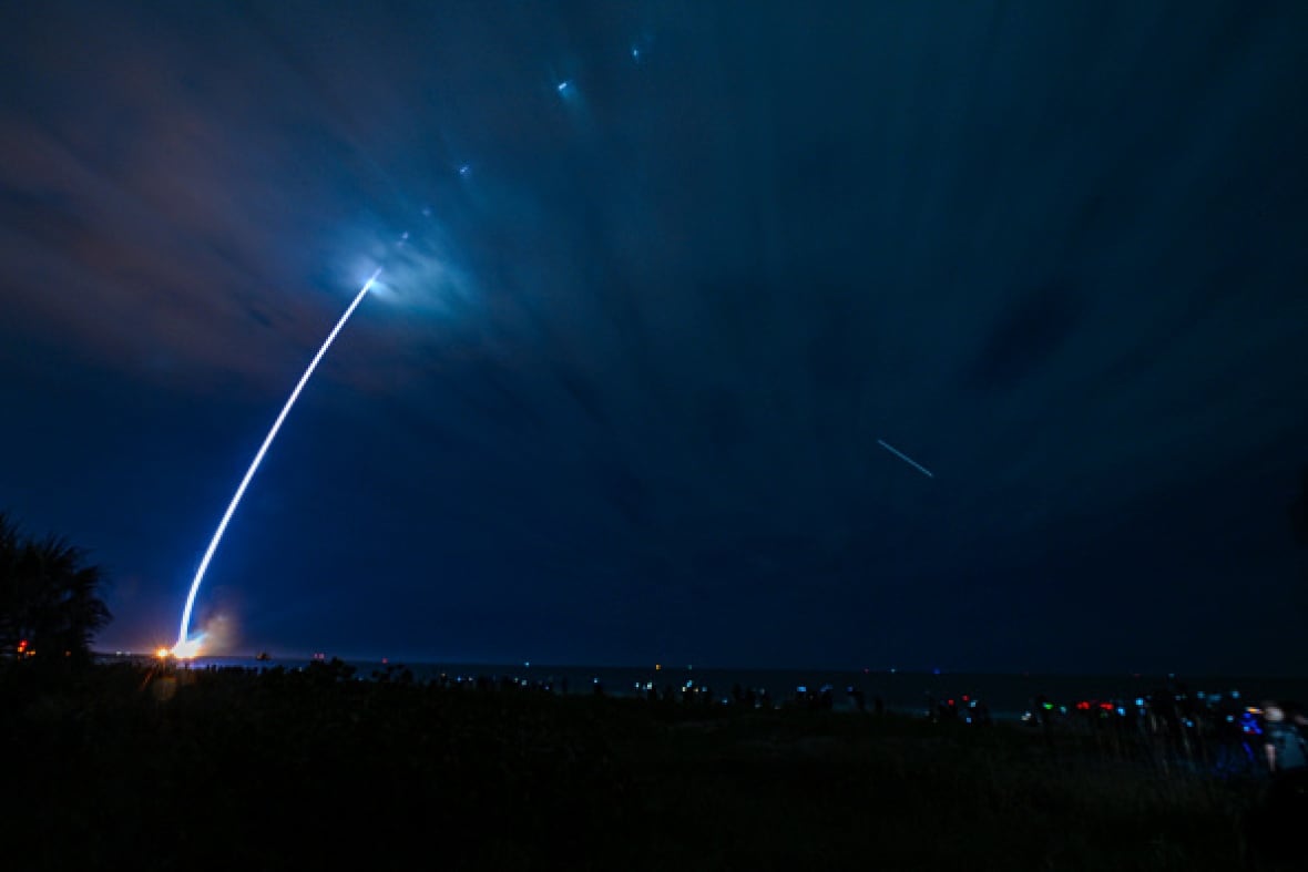 Jeff Bezos's Blue Origin reaches orbit in 1st New Glenn launch, misses booster landing