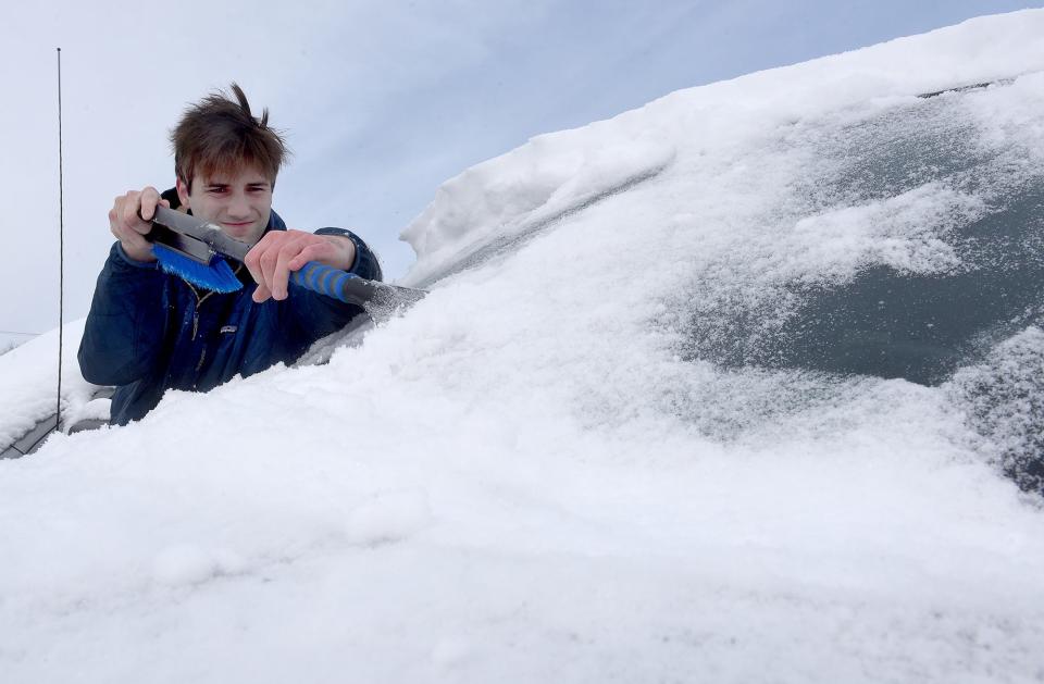 Winter storm could bring a foot of snow to Columbia area this weekend