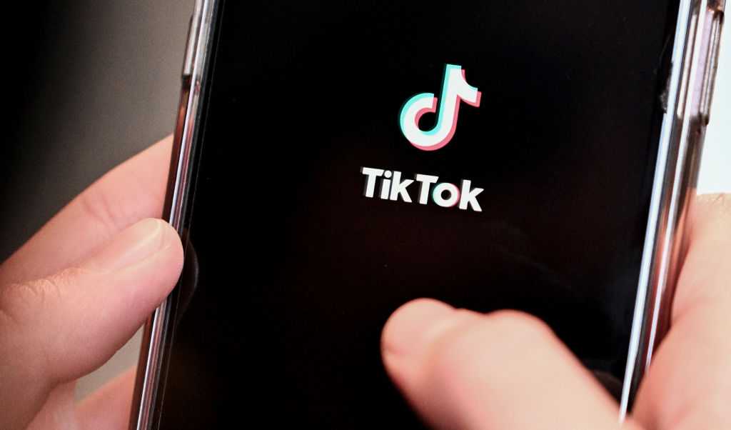 TikTok ban leads to eBay phone listings