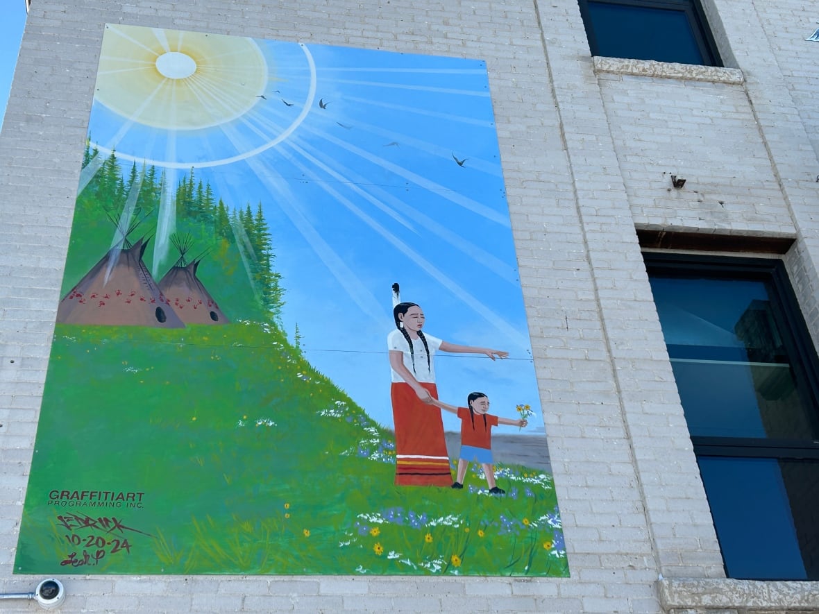 Self-taught artist from northern Manitoba unveils new mural in Winnipeg's North End