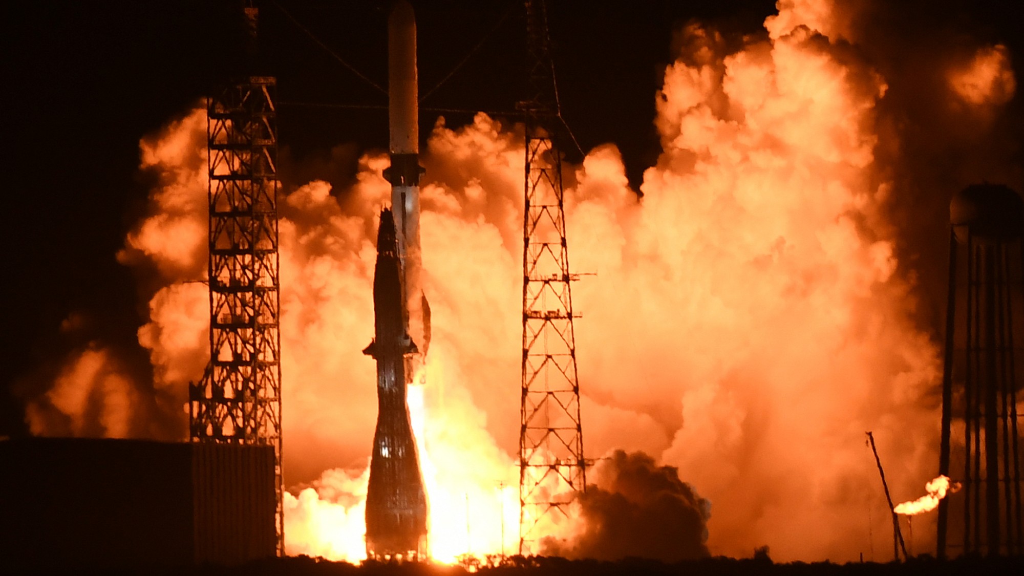 Blue Origin conducts 1st test flight of massive rocket