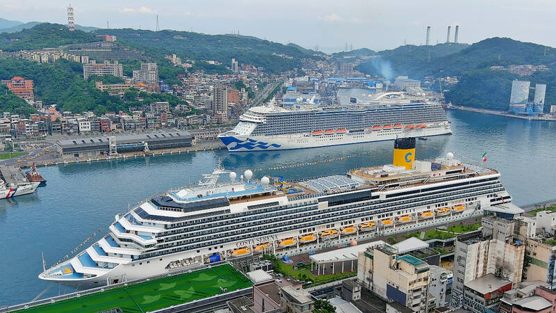 Cruise passenger arrivals reached 900,000 last year