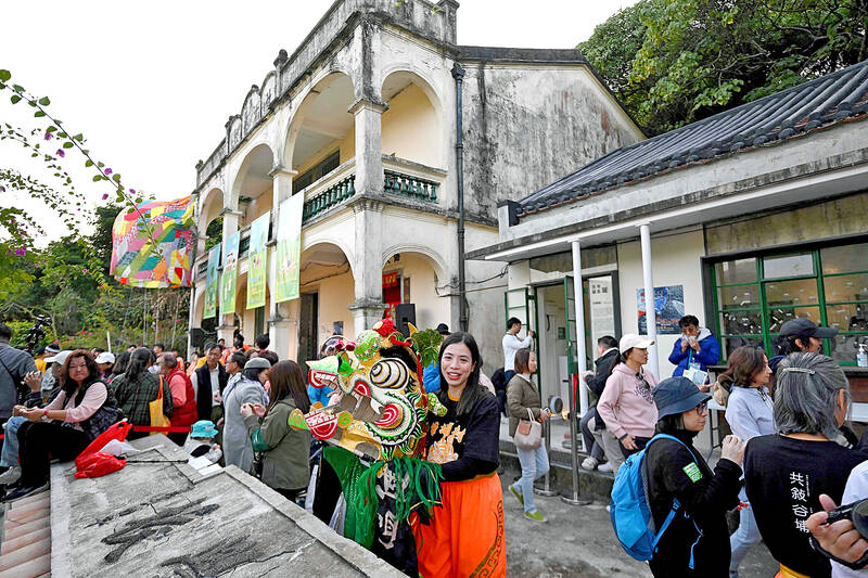 Hong Kong revives border village to draw tourists