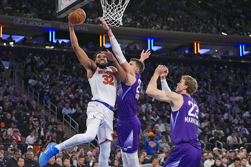 Knicks roll to ninth straight win