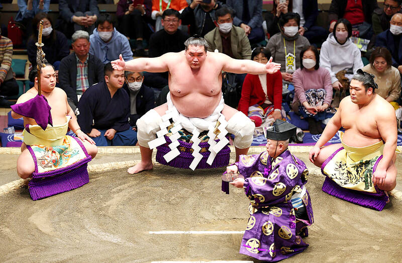 Japan’s only sumo grand master to retire