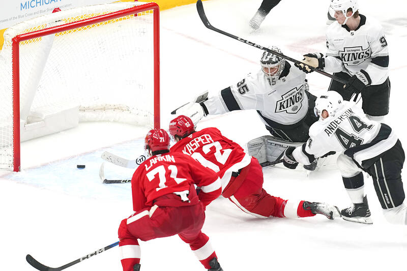 Marco Kasper nets twice as Red Wings down Kings