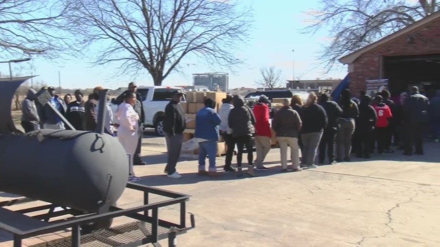 ‘I need help,’ Jefferson County employees attend food giveaway amid ongoing shutdown