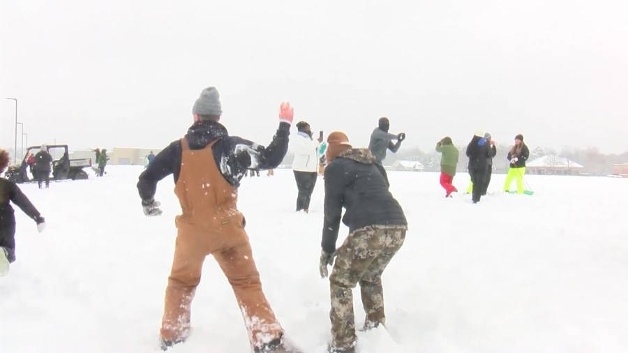 More than 100 gather for ‘adult snowball fight’ in Maumelle