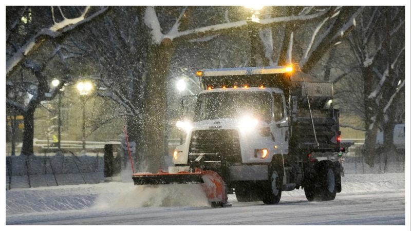 Flight cancellations pile up as major winter storm hits East Coast