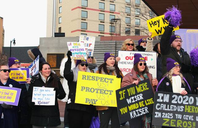 Geisinger Wyoming Valley RNs deliver 10-day strike notice to executives