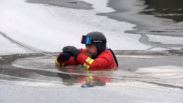 2 men dead after falling through ice in Agassiz, B.C.