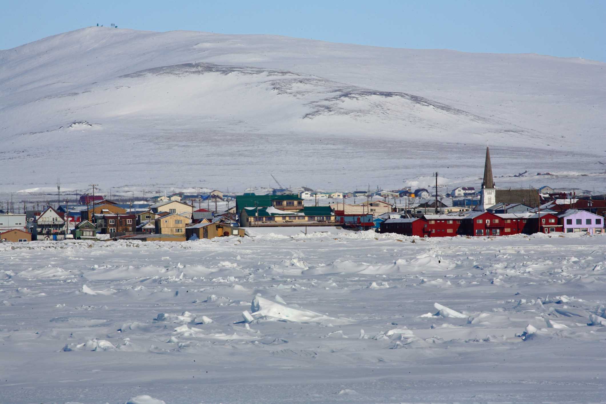 Search underway in western Alaska for plane carrying 10 people