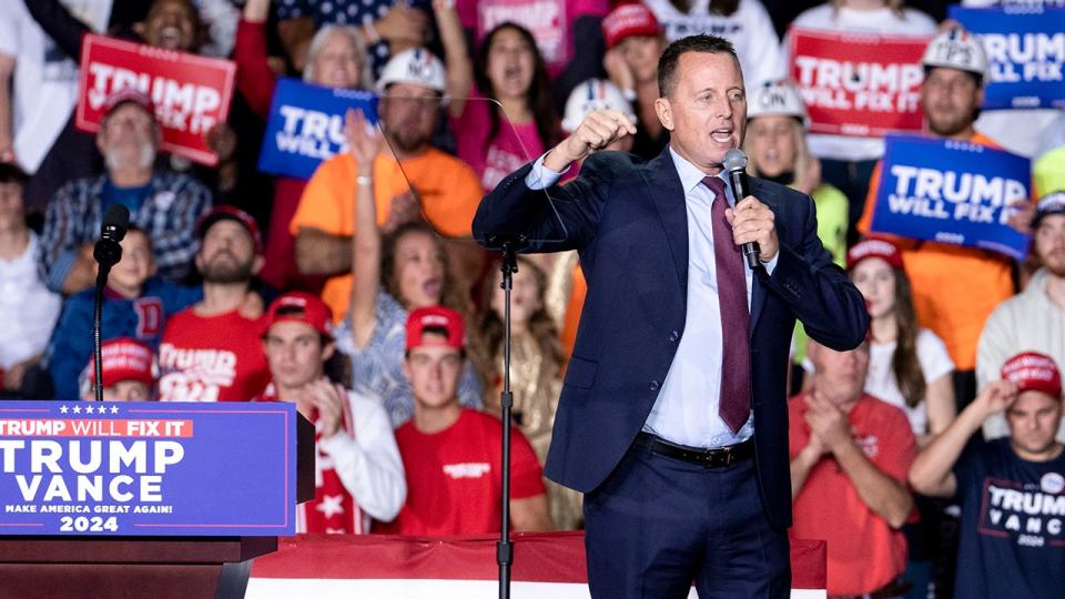 Top Trump official rallies behind president amid backlash for 'dictator' attack on Zelenskyy