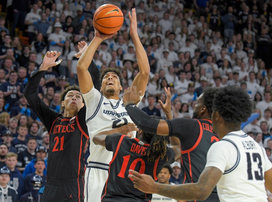 Utah State sweeps San Diego State, 79-71