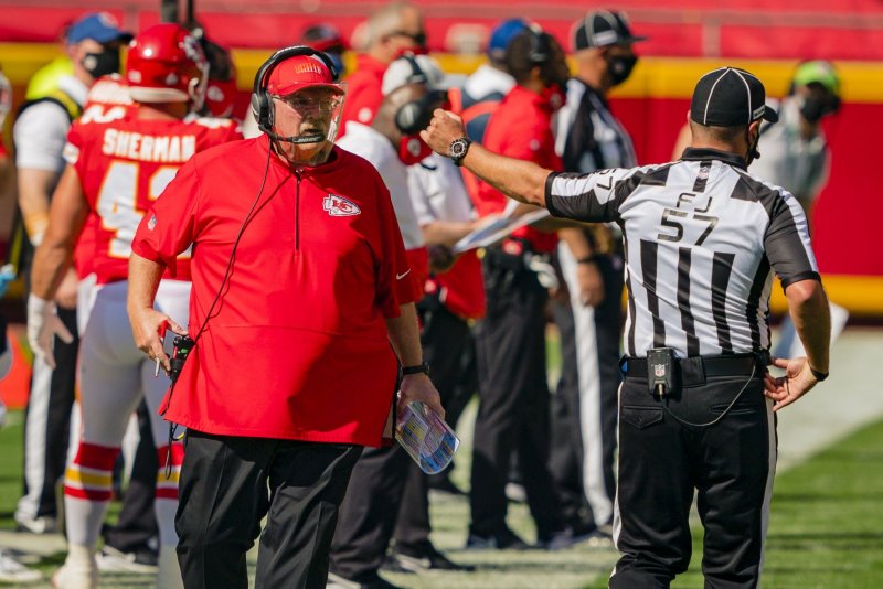 Ex-NFL referees dismiss Chiefs conspiracy, wish league penalized Mahomes flops