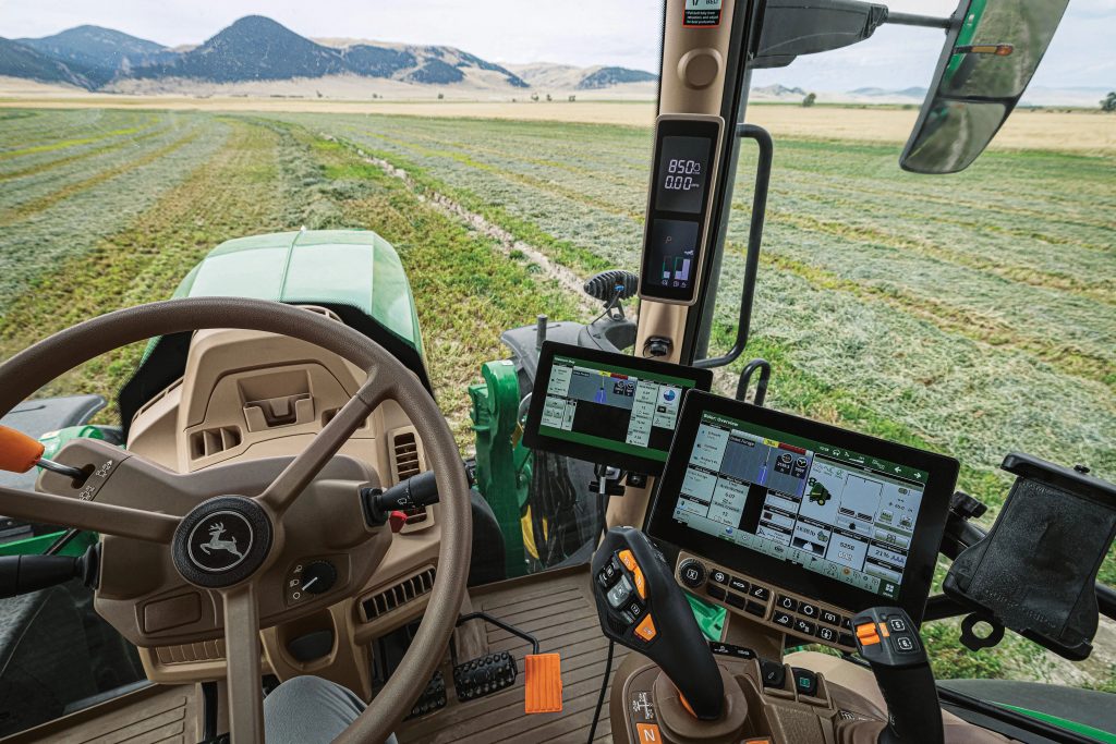 Deere adds to its round baling innovation