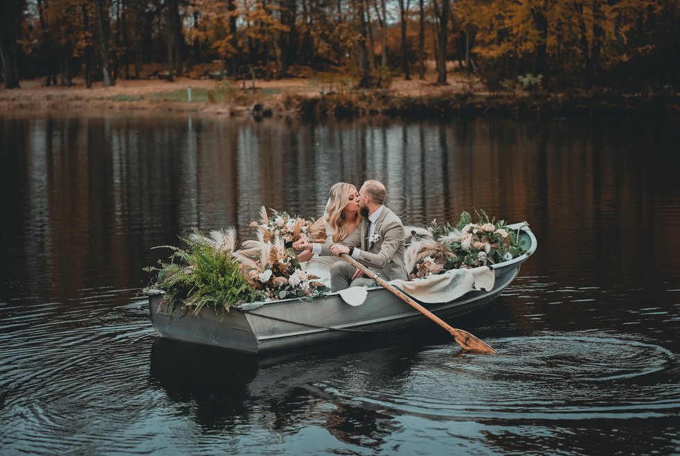 Ryleigh and Logan Bever’s Fall Wedding at The Ponds Venue: A Perfect Blend of Family, Nature, and Love