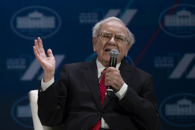 Warren Buffett explains boost in cash for Berkshire Hathaway in annual letter