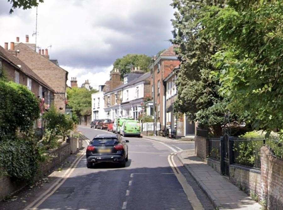 Dad ‘traumatised’ after losing teeth in ‘unprovoked attack’ in Farningham High Street