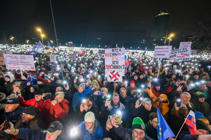 Protesters in Slovakia demand PM Fico resign over Russia stance