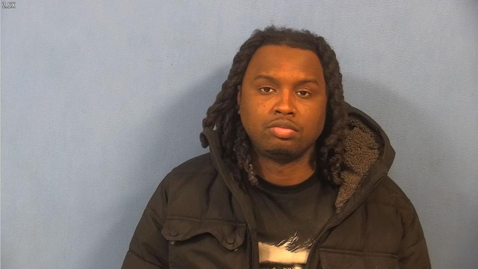 Chicago man found with 112 bags of drugs after high-speed chase across suburbs: officials