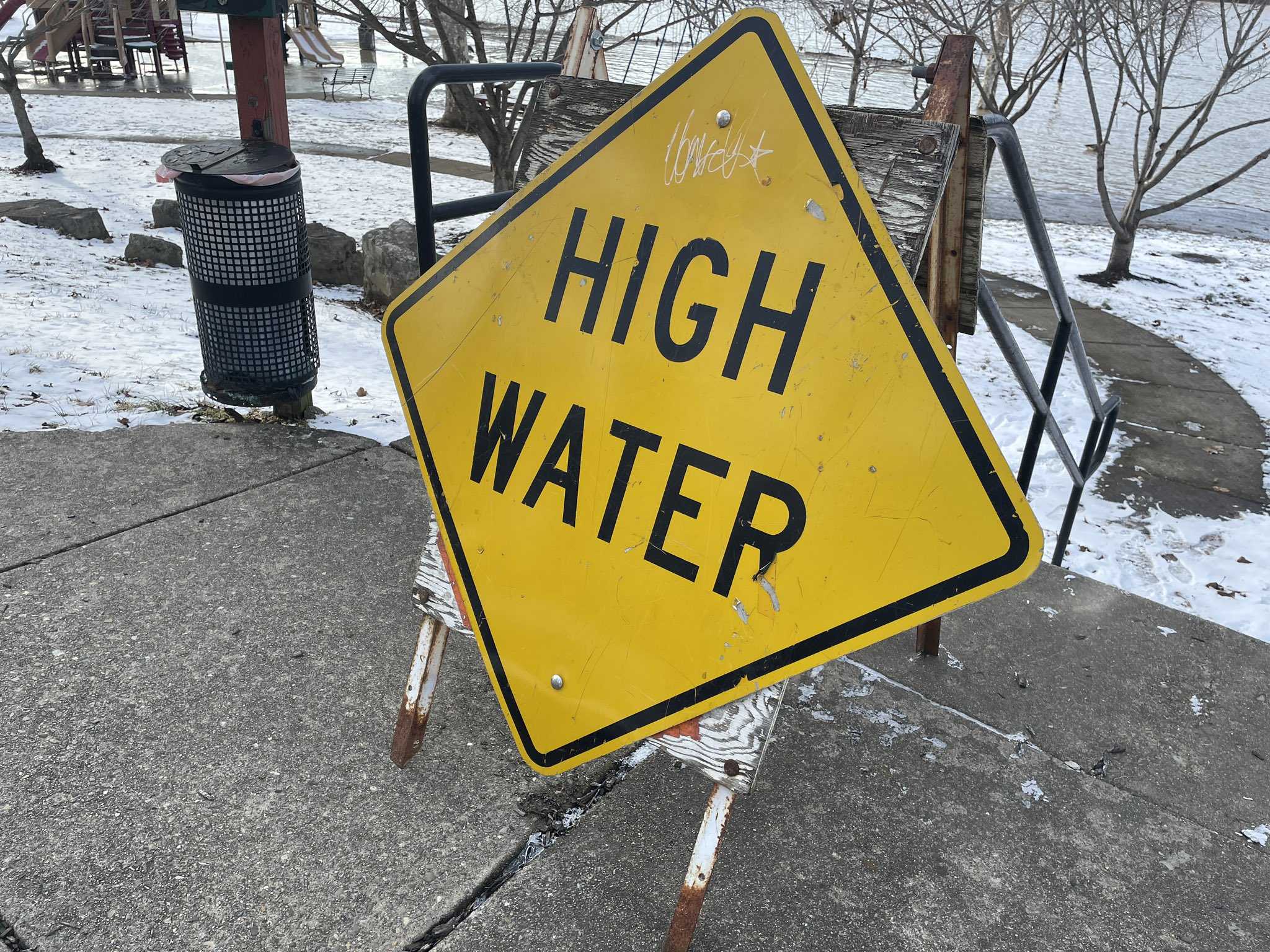 Greater Cincinnati businesses, homes prepare for rising water from Ohio River