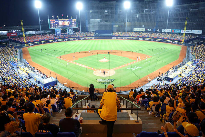 CPBL considers to shorten pitch timer by two seconds