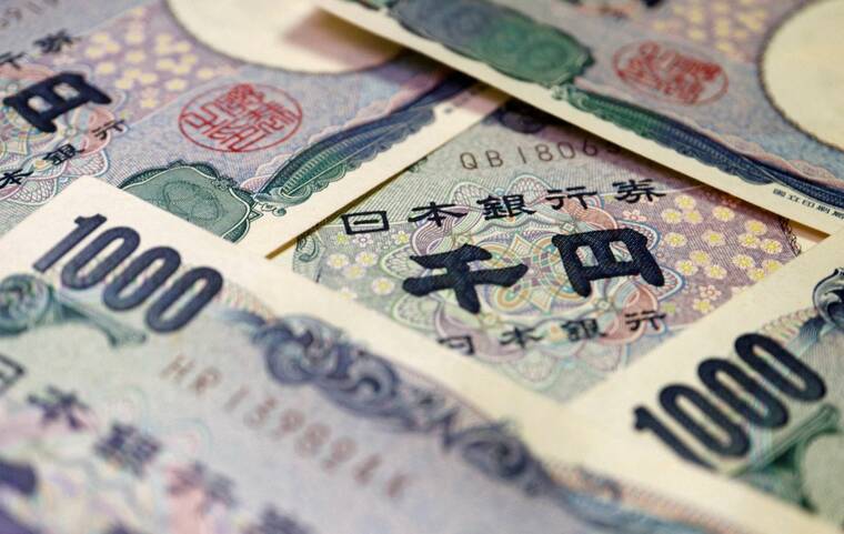 Yen hits 8-week high; sterling drops